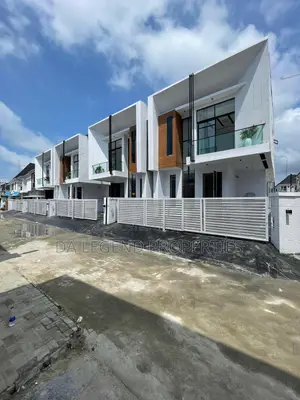 4bdrm Duplex in Lekki for sale