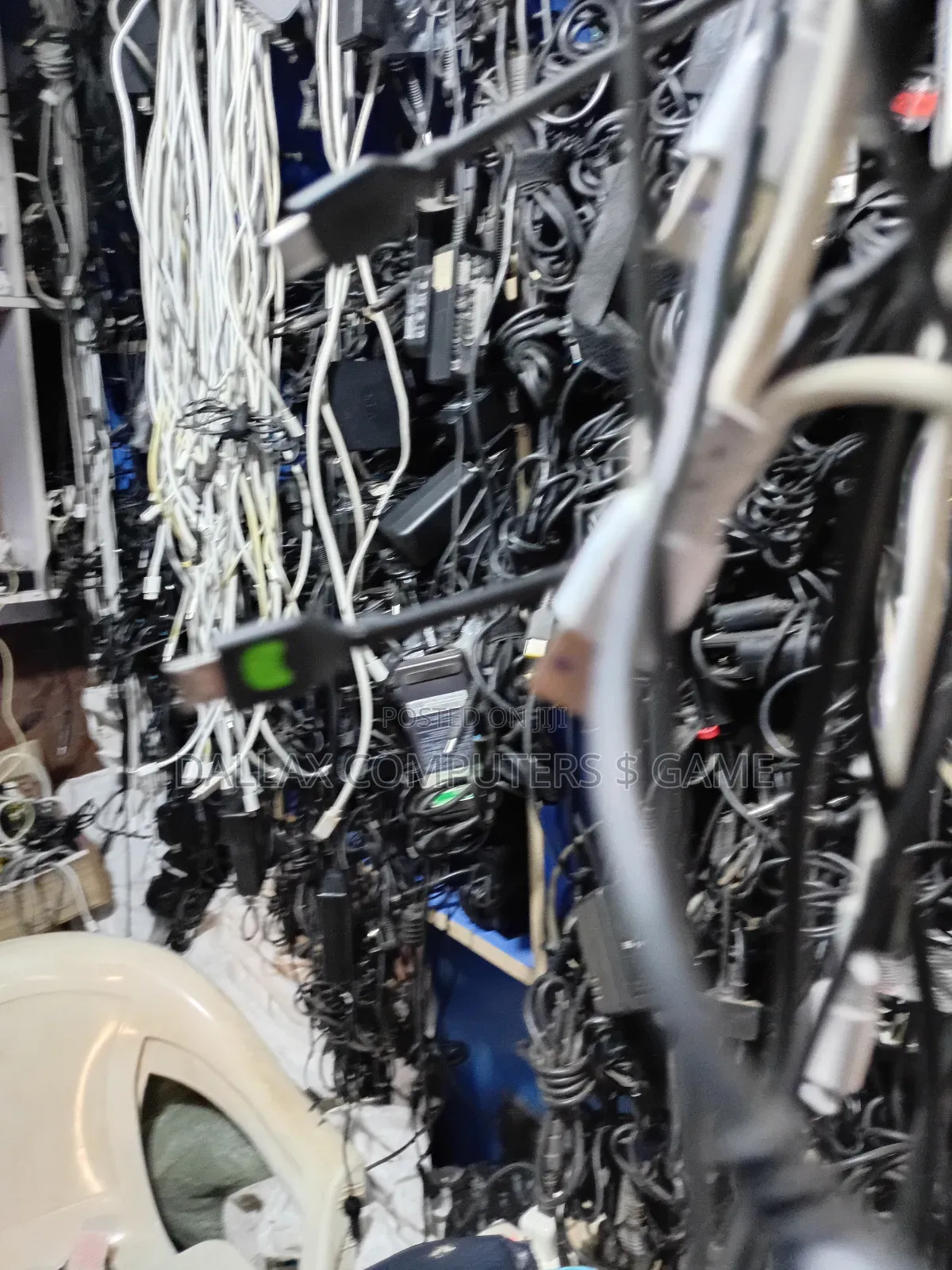 Laptops Chargers(Hp, Macbook, Lenovo, Dell, Acer )