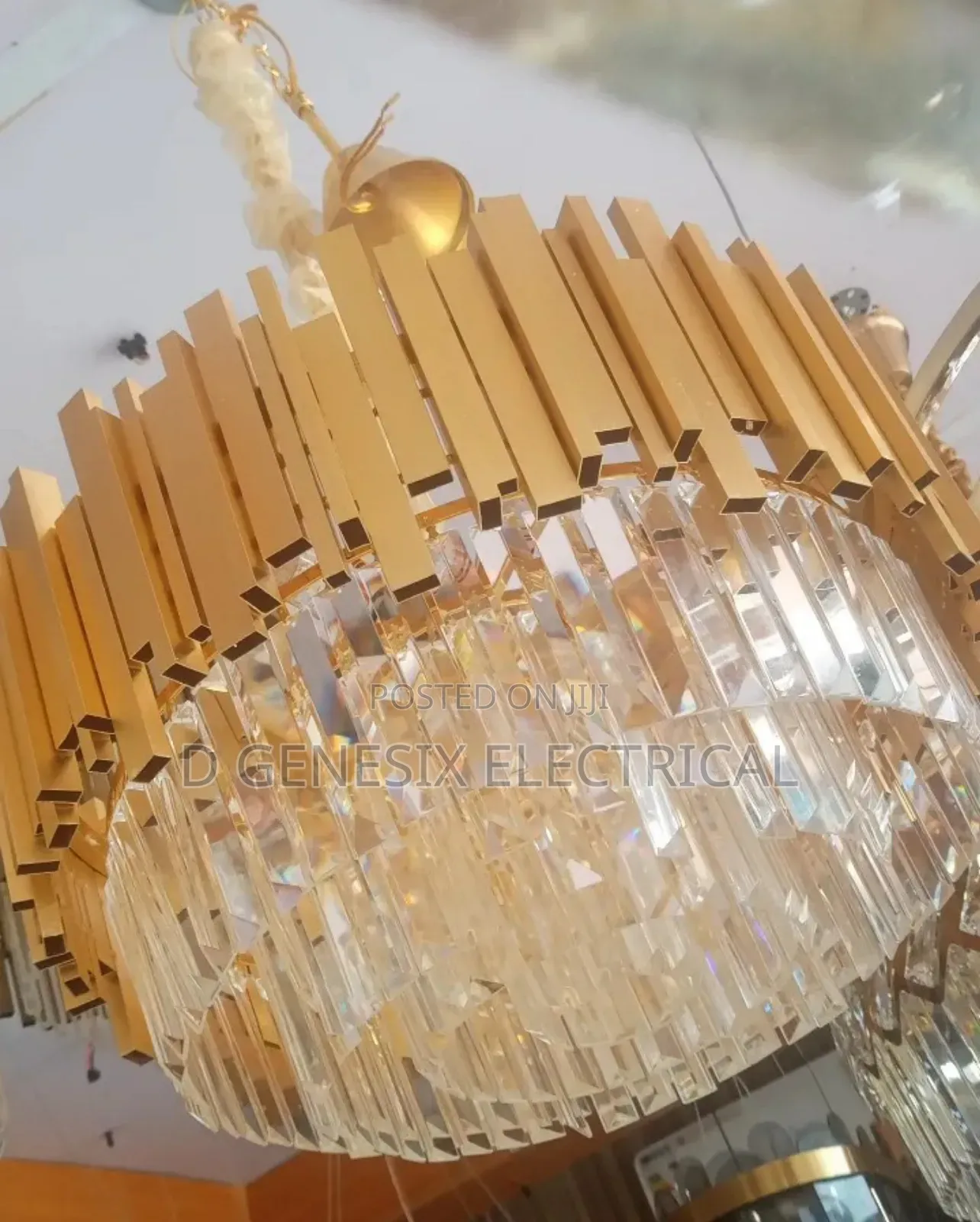 Luxurious Crystal Chandelier