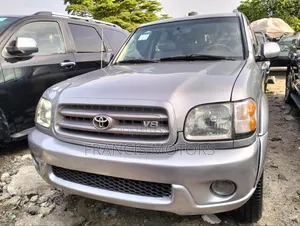 Toyota Sequoia 2004 Silver