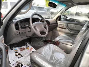 Toyota Sequoia 2004 Silver