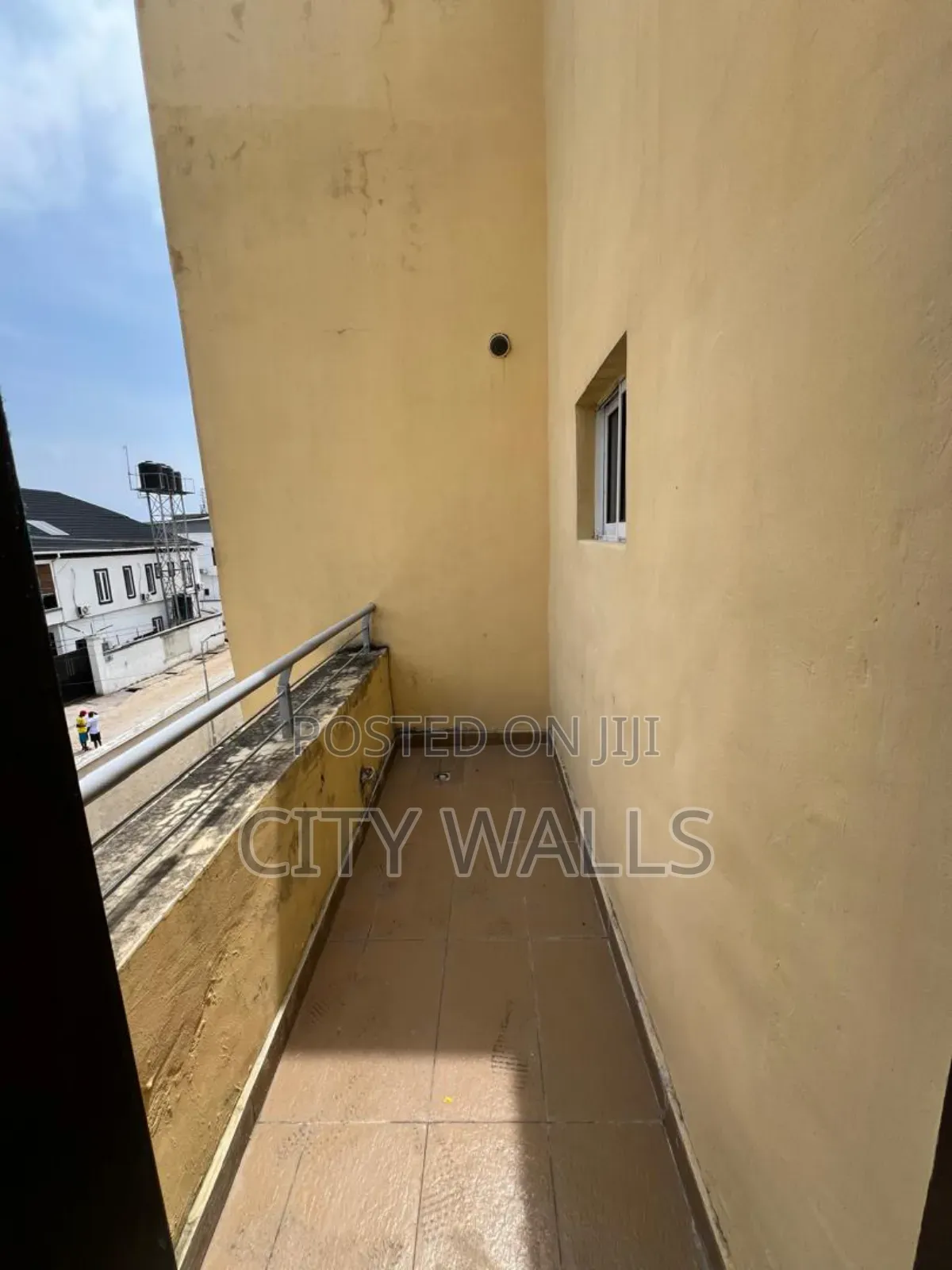 Mini Flat in Chevron for rent