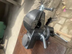 Rotary Bench Vise 2.5”