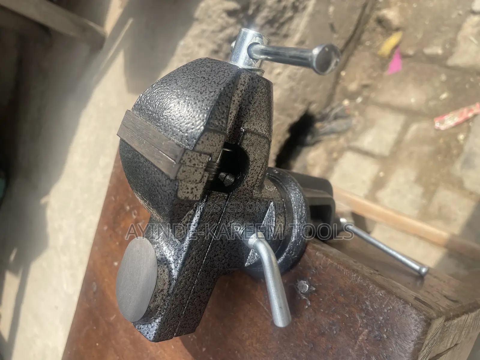 Rotary Bench Vise 2.5”