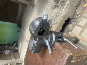 Rotary Bench Vise 2.5”