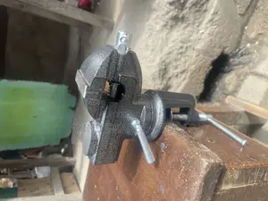 Rotary Bench Vise 2.5”