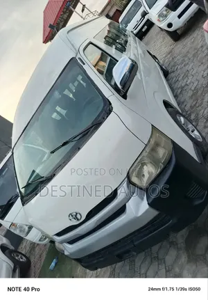 Photo - Toyota HiAce 2013 White