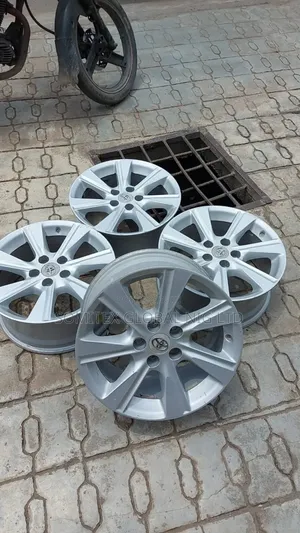 17rim Toyota Highlander.
