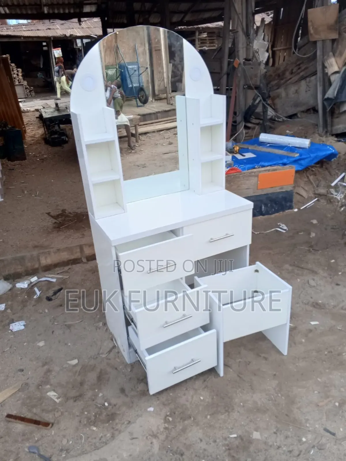 Dresser Set With Light