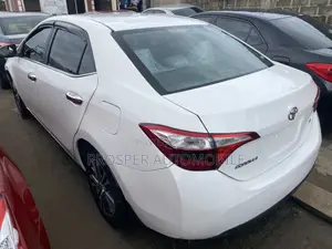 Toyota Corolla 2016 Off white
