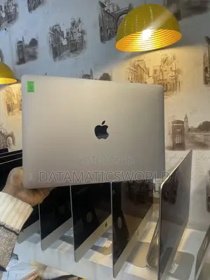 Laptop Apple MacBook Pro 2020 16GB Intel Core I5 SSD 1T