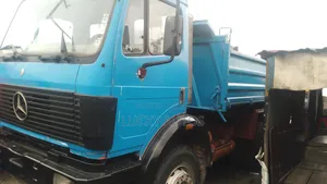 Mercedes Benz 2527 Tipper