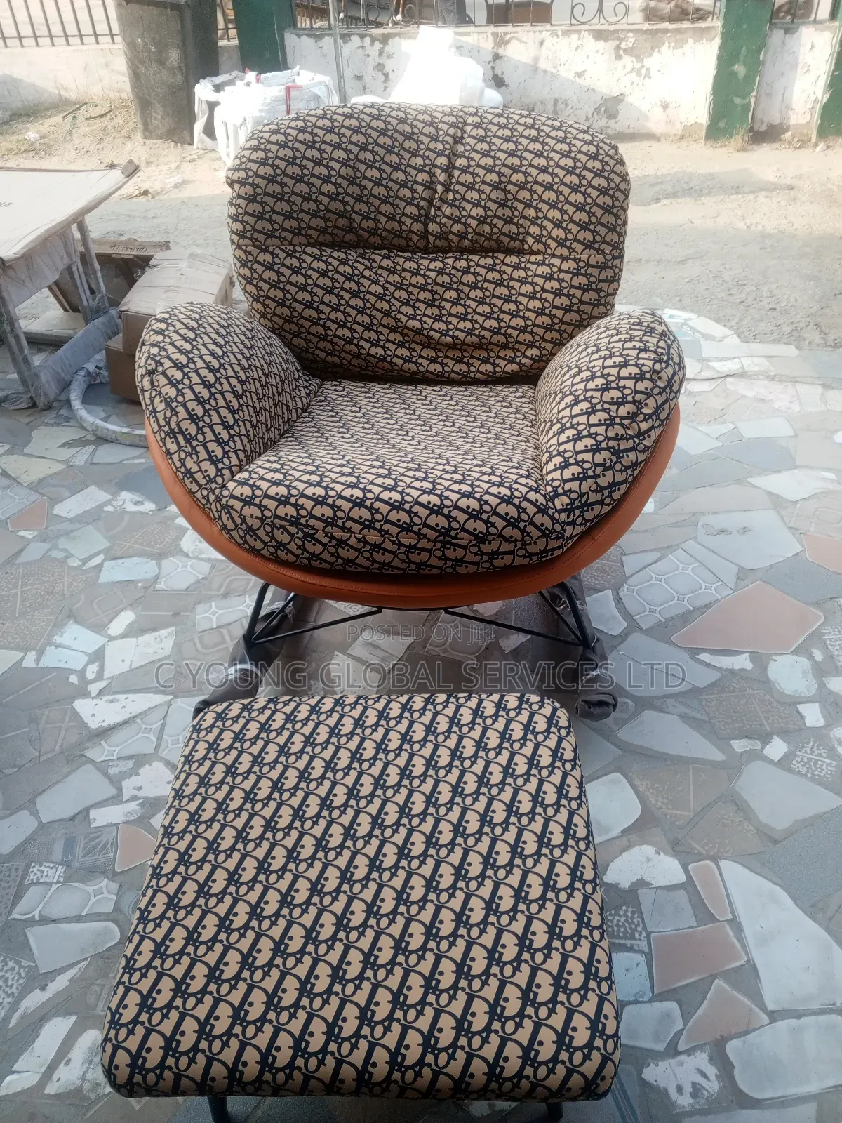 High Quality Chair and Table