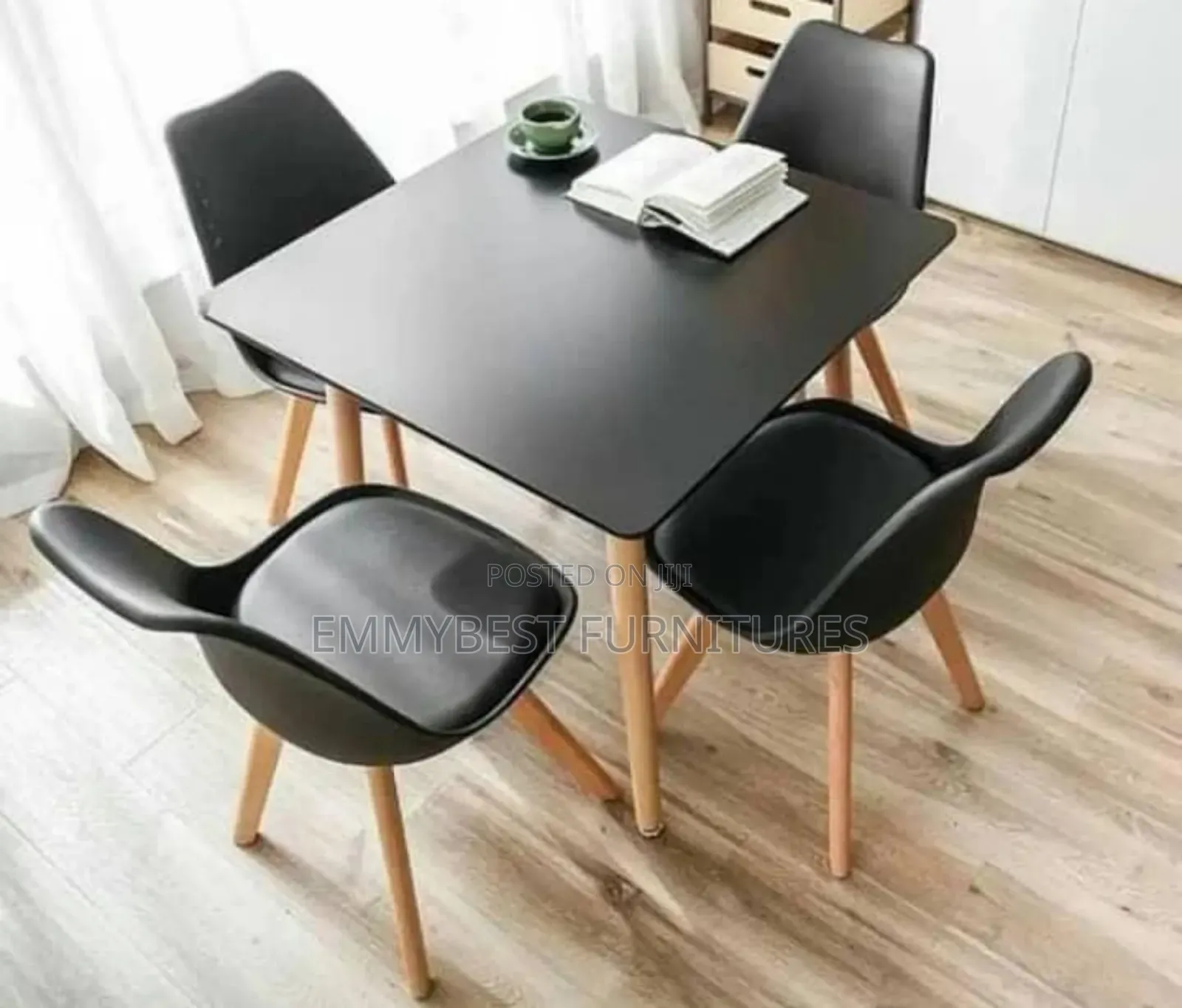 Brand New Portable Dinning Set, 4 Seaters.