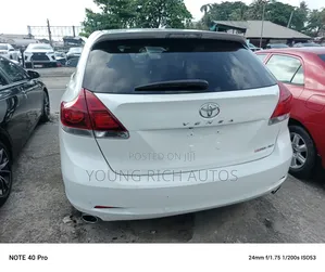 Photo - Toyota Venza 2015 White