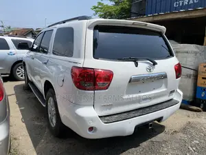 Toyota Sequoia Limited 4dr SUV 4WD (5.7L 8cyl 6A) 2008 White