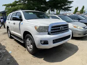 Toyota Sequoia Limited 4dr SUV 4WD (5.7L 8cyl 6A) 2008 White