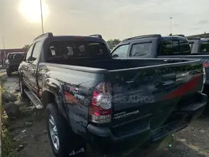 Toyota Tacoma 2014 Green