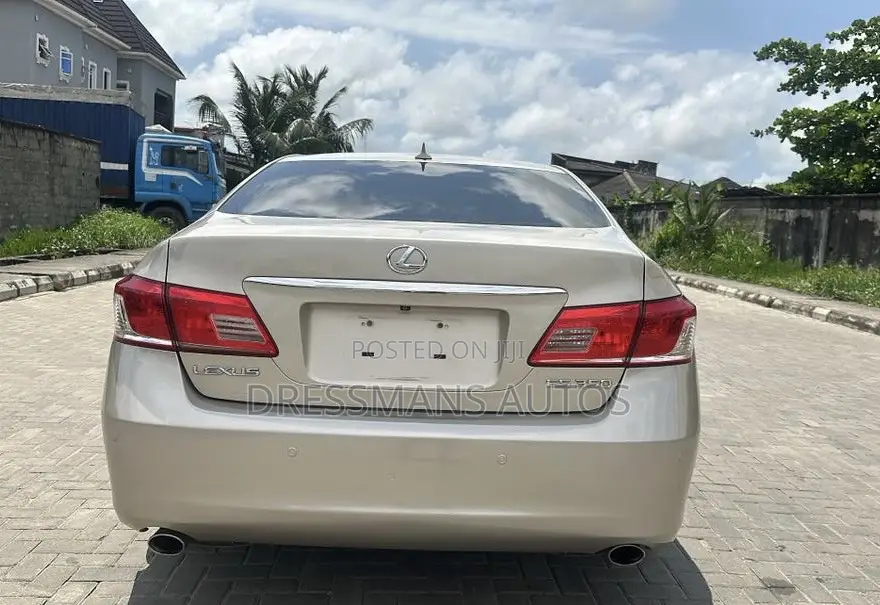Lexus ES 350 2010 Gold