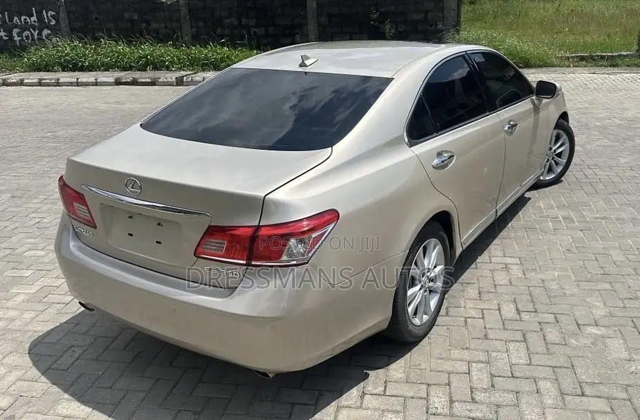 Lexus ES 350 2010 Gold