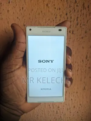 Photo - Sony Xperia Z5 Compact 32 GB White