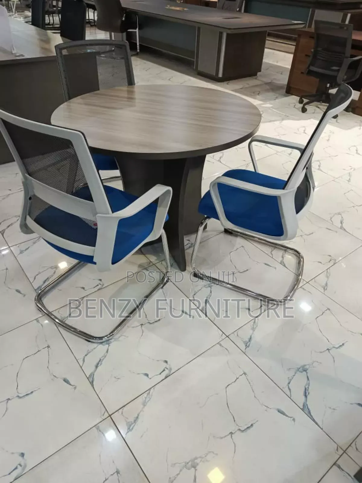 Round Meeting Table