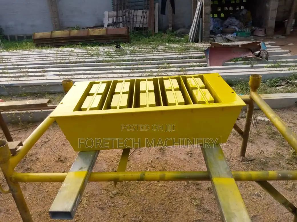 Concrete Block Molding Machine