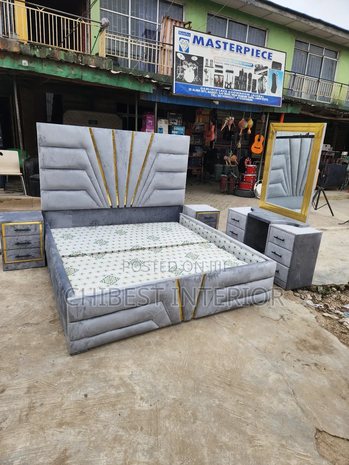 High Quality Grey 6by6 Bed With Mirror And Bed Sides