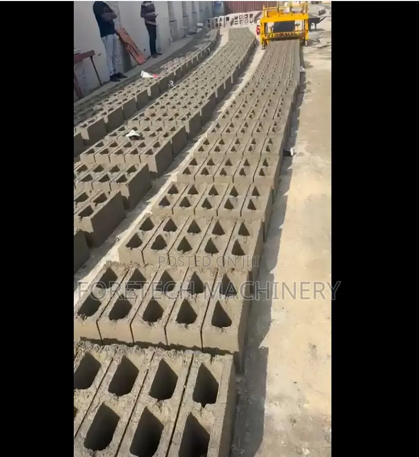 Concrete Block Molding Machine