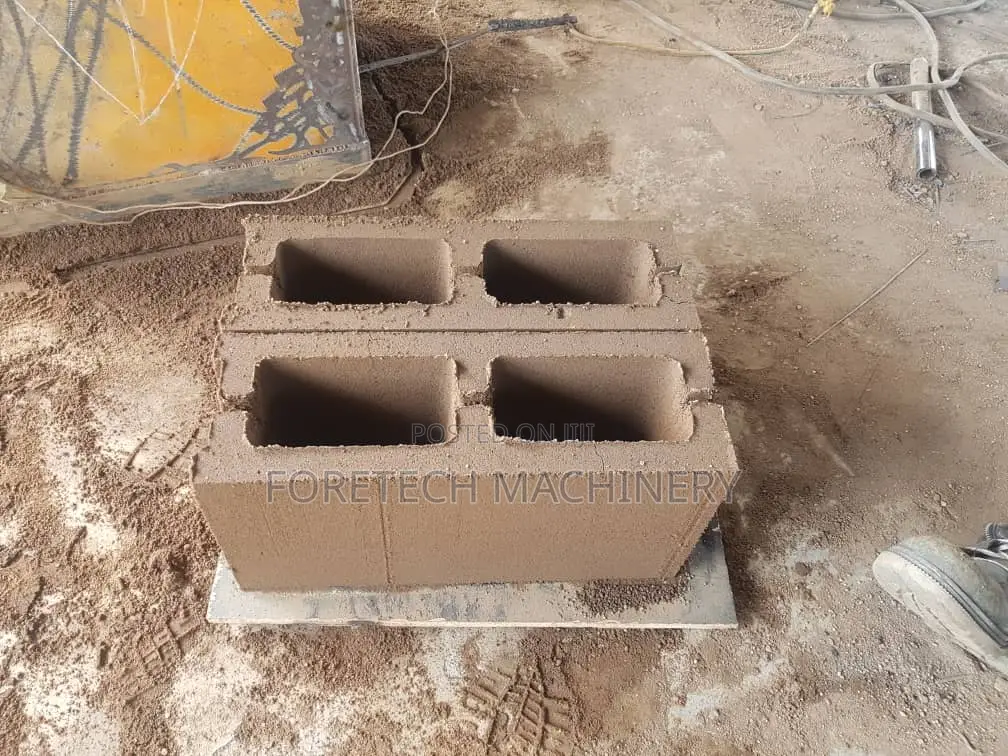 Concrete Block Molding Machine