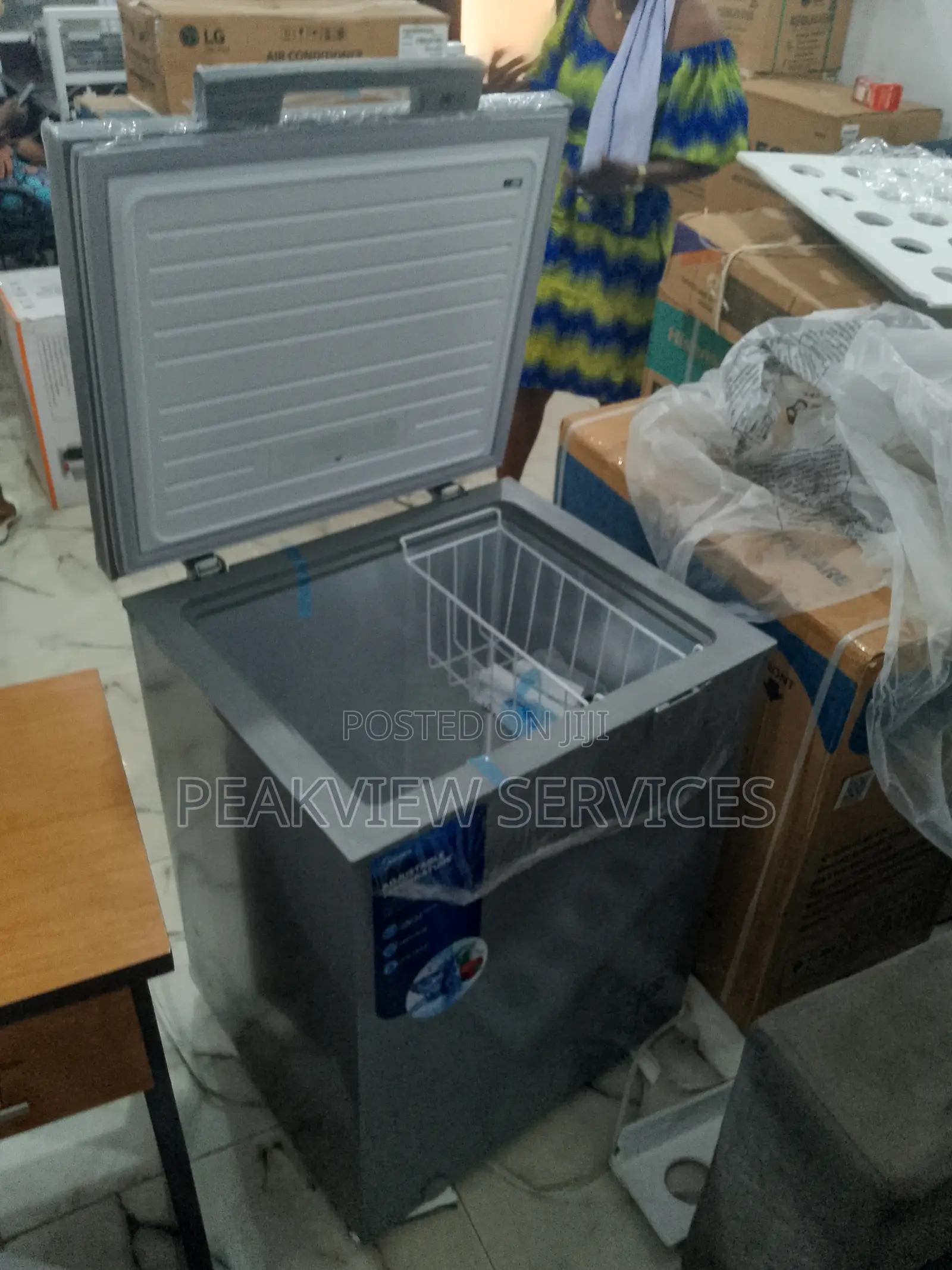Modern 150L Midea Chest Freezer Hs-186cn