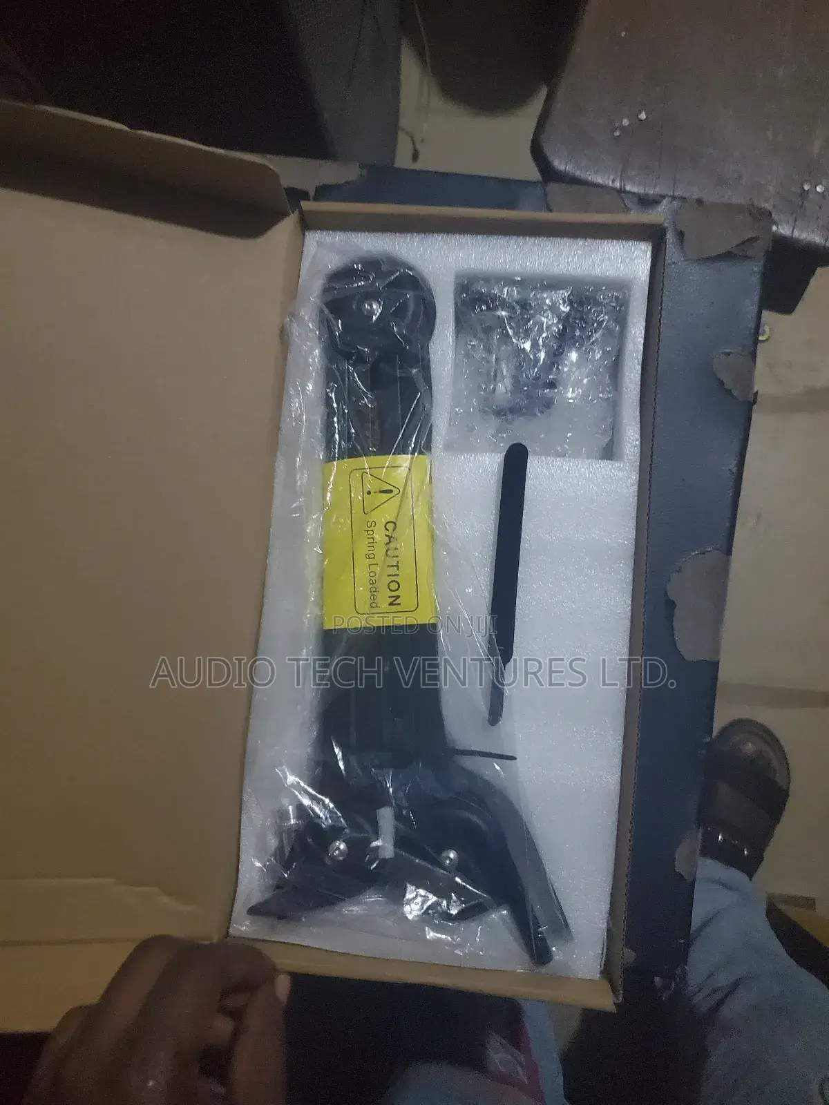 Table Studio Mic Hanger