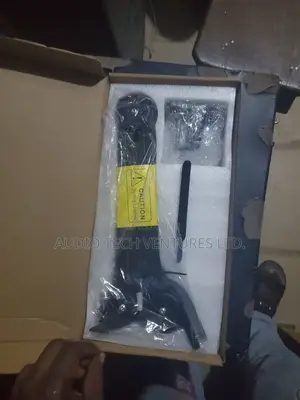 Table Studio Mic Hanger