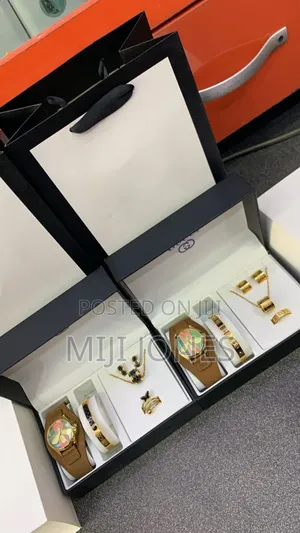 Gucci Leather Watch Gift Set