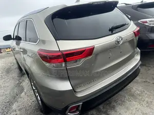 Toyota Highlander 2015 Gold