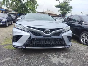 Toyota Camry XSE FWD (2.5L 4cyl 8AM) 2018 Silver
