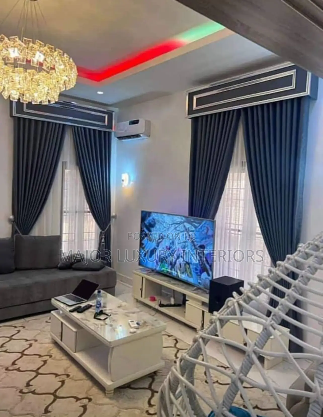 Quality Curtains With Board Design