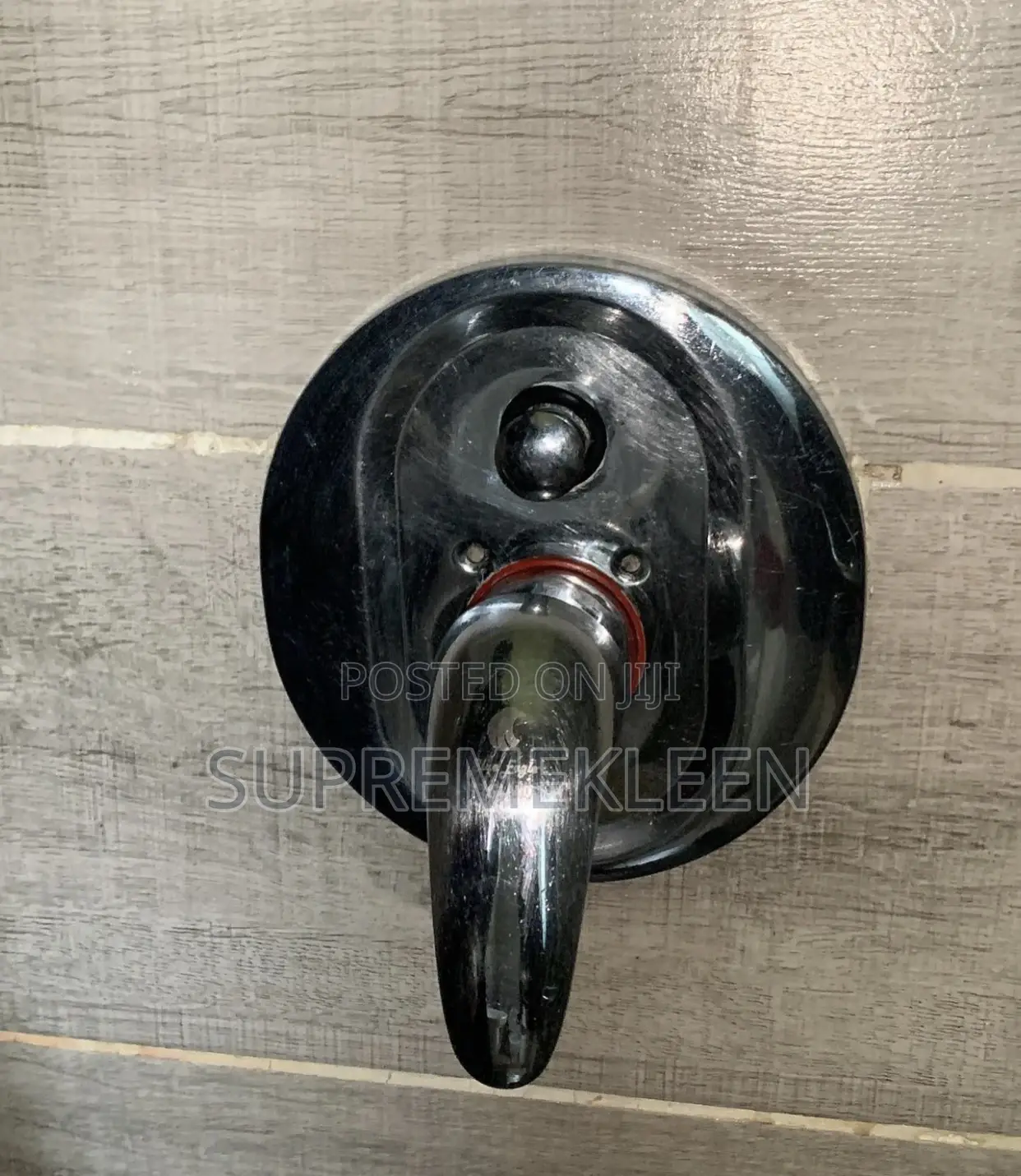 Deep Bathroom Accessories Cleaning Service