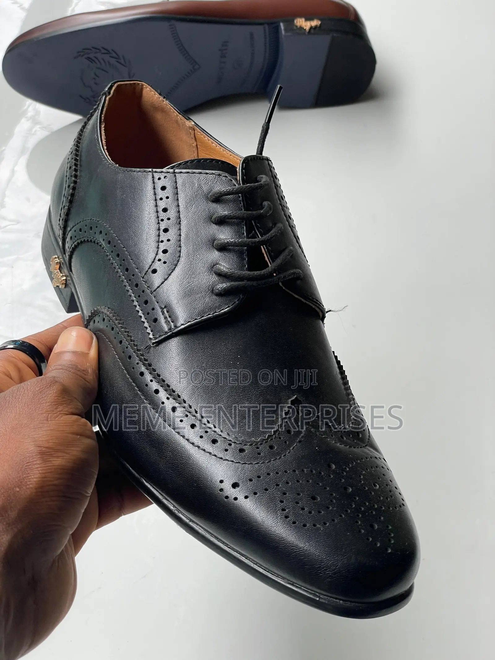 Cooperate Shoe
