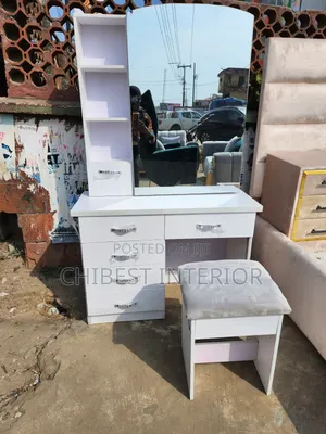 Quality Dressing Mirror Stand.