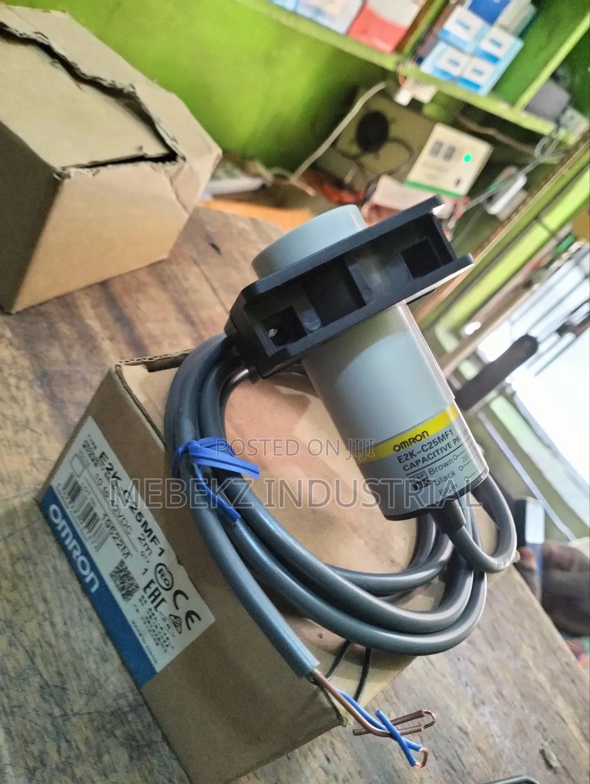 Omron Capacitive Proximity Sensor E2k-C25mf1