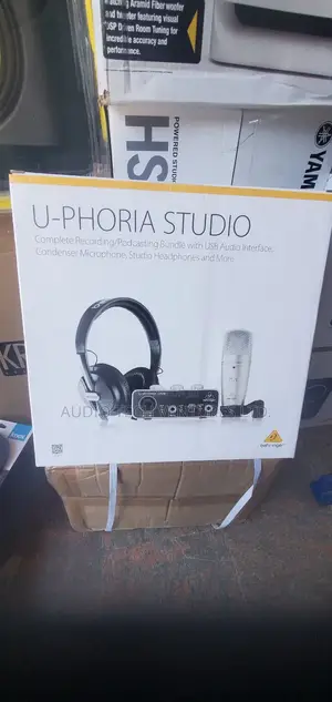 Behringer U-Phoria Studio