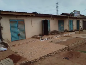 Strategically Located Shop Along Igbo-Olomu Isawo Rd via Agr