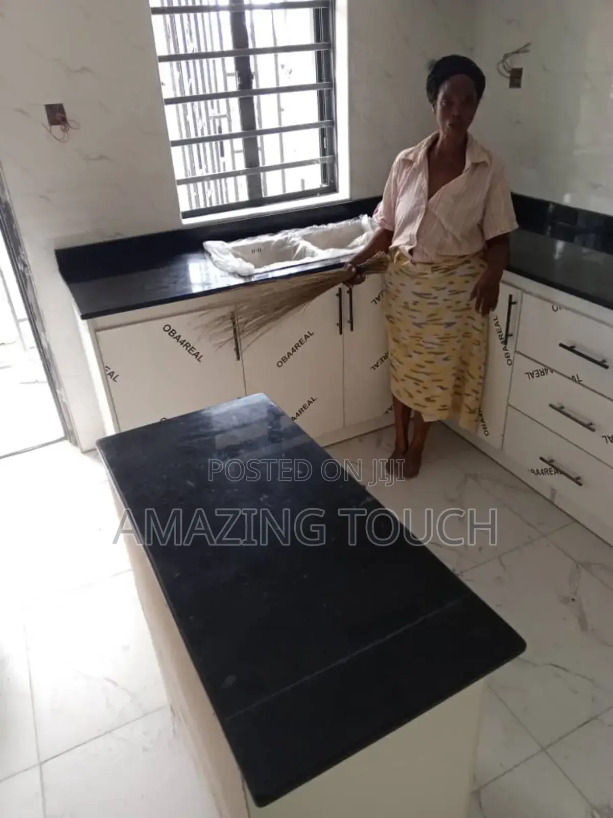 Model Kitchen Cabinet