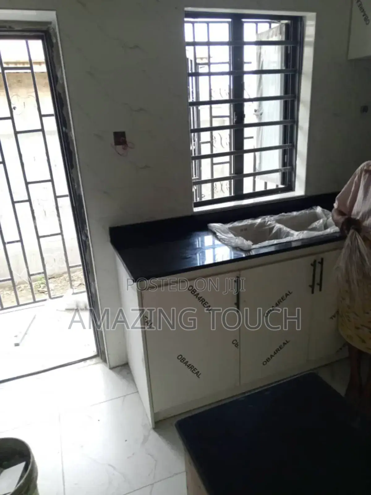 Model Kitchen Cabinet
