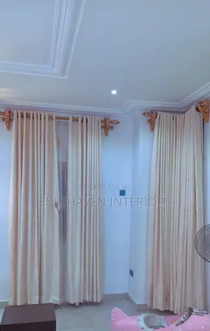 High Quality Curtain With Royal Board