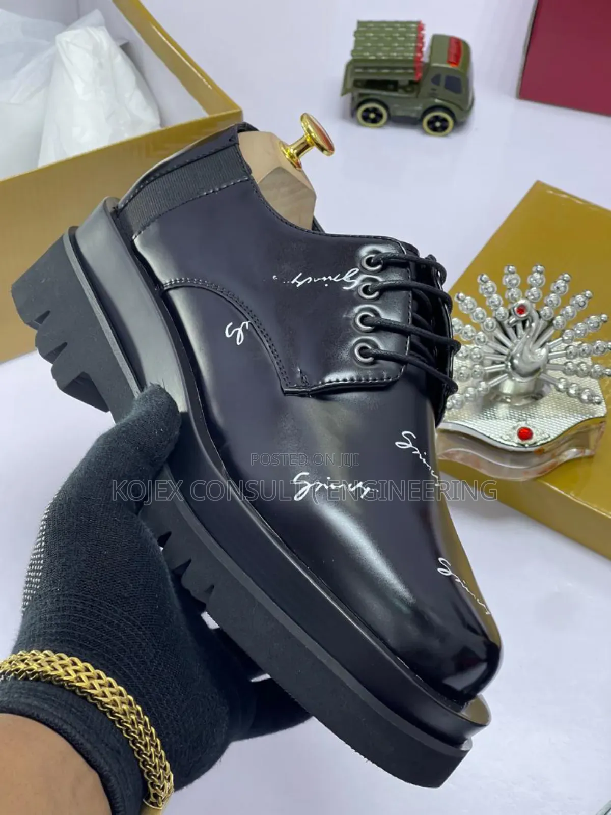 Givenchy Luxurious Lafers