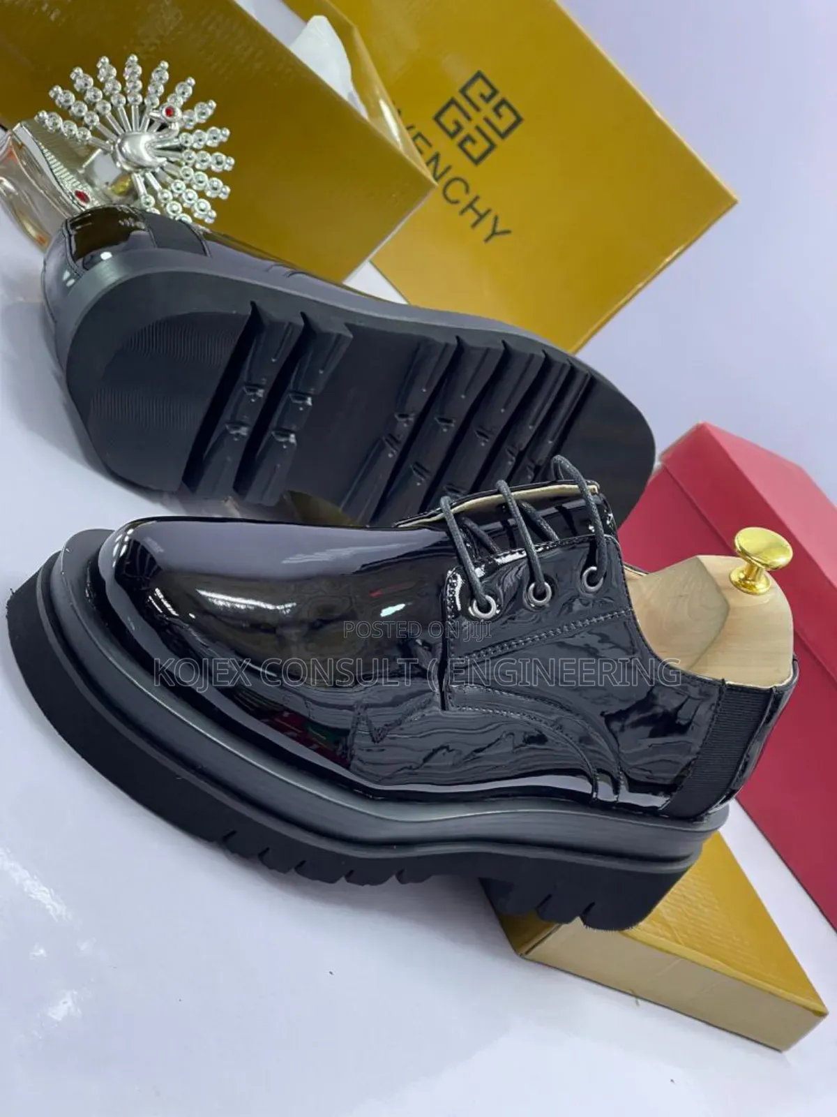 Givenchy Luxurious Lafers