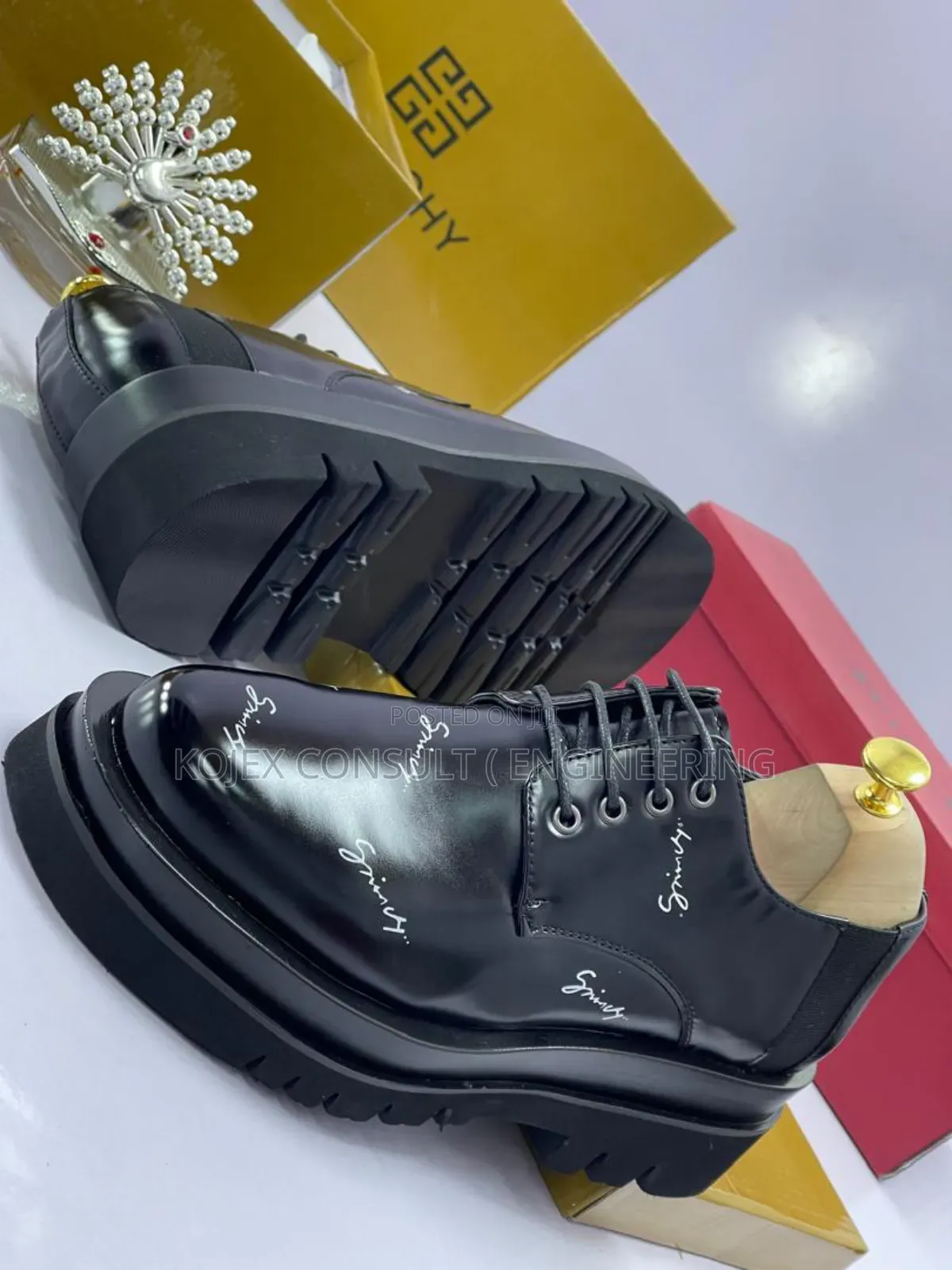 Givenchy Luxurious Lafers