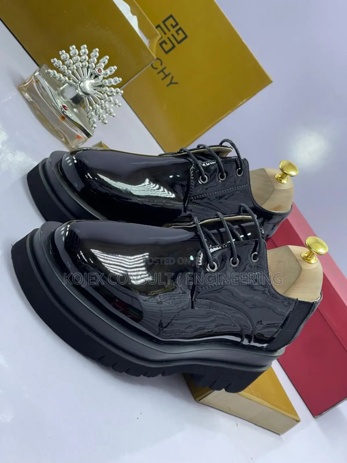 Givenchy Luxurious Lafers